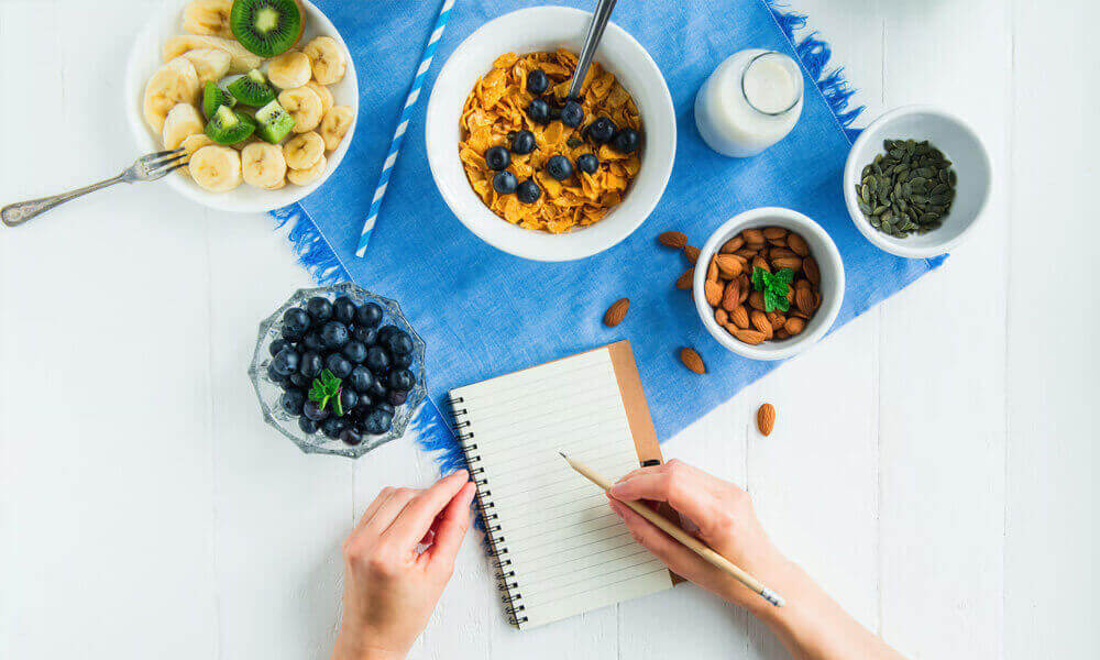 Repas notés dans un carnet de suivi